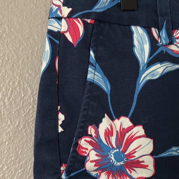 Lands' End Women's Blue Floral Mid Rise Straight Leg Chino Crop Pants Capri SZ 8 - Picture 2 of 8